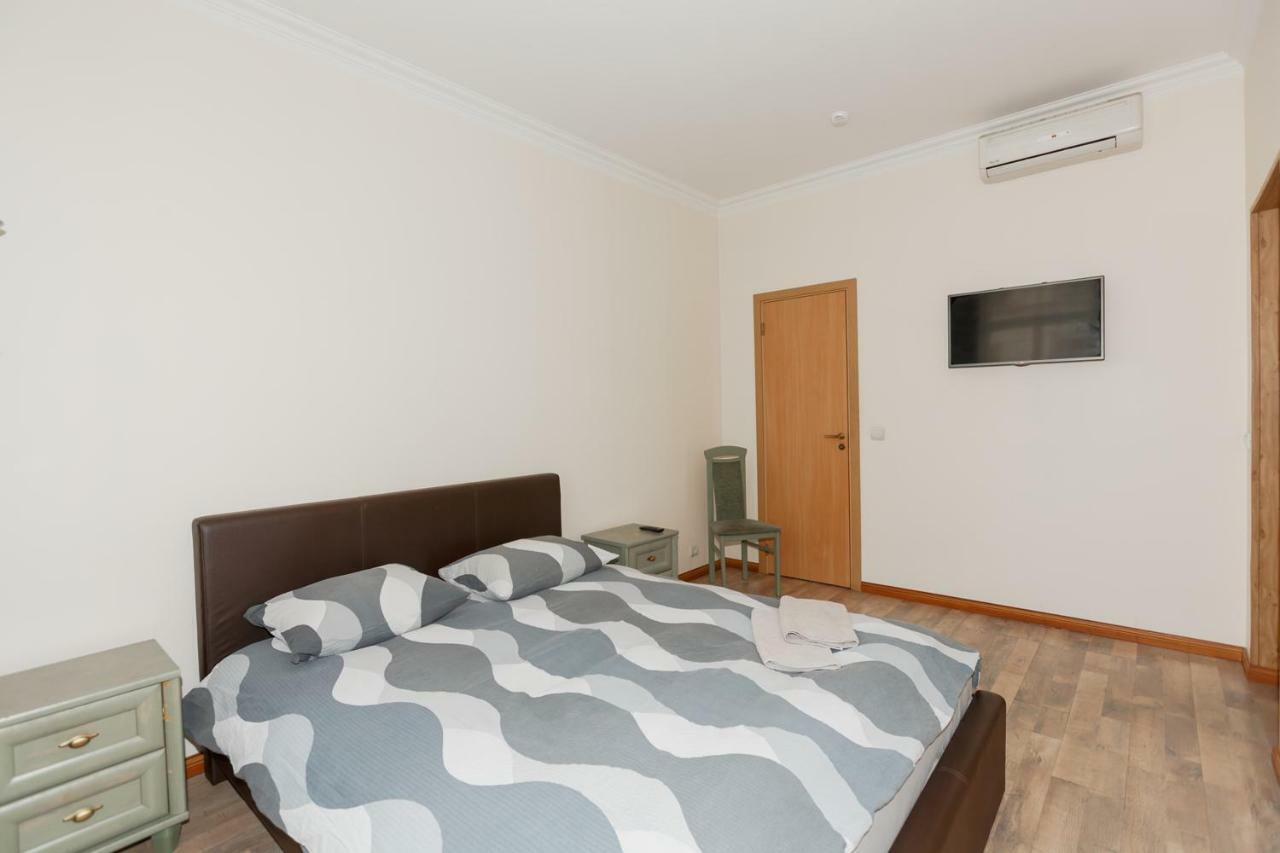 Aparthotel Riga Extérieur photo A bedroom in a hotel